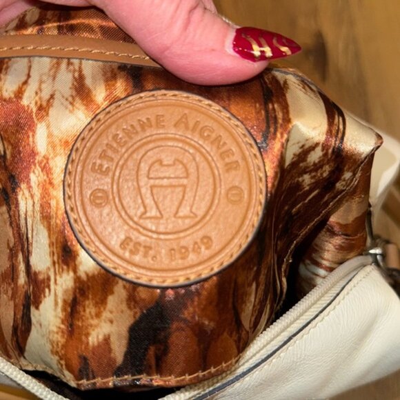 Etienne Aigner Vintage Leather Barrel Sarchel/Shoulder Bag (EUC) - Picture 12 of 15